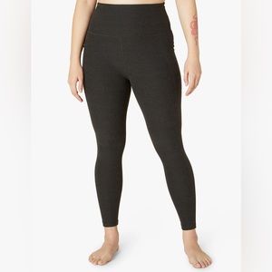 Beyond Yoga spacedye out of pocket high waisted midi legging size M